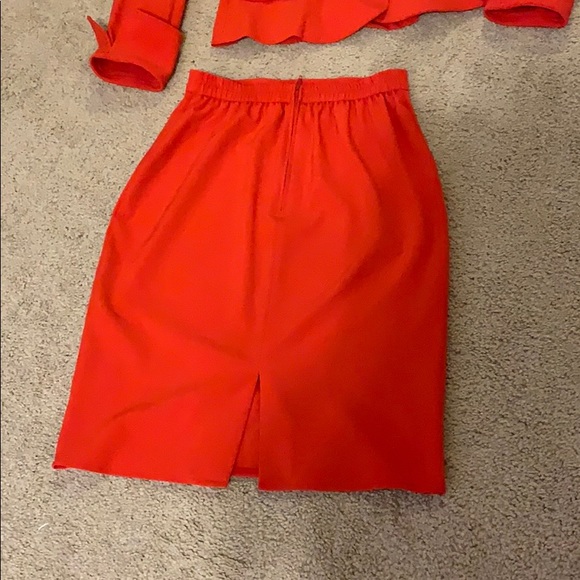 S.L. Fashions Red Suit Size 6 - Picture 5 of 5